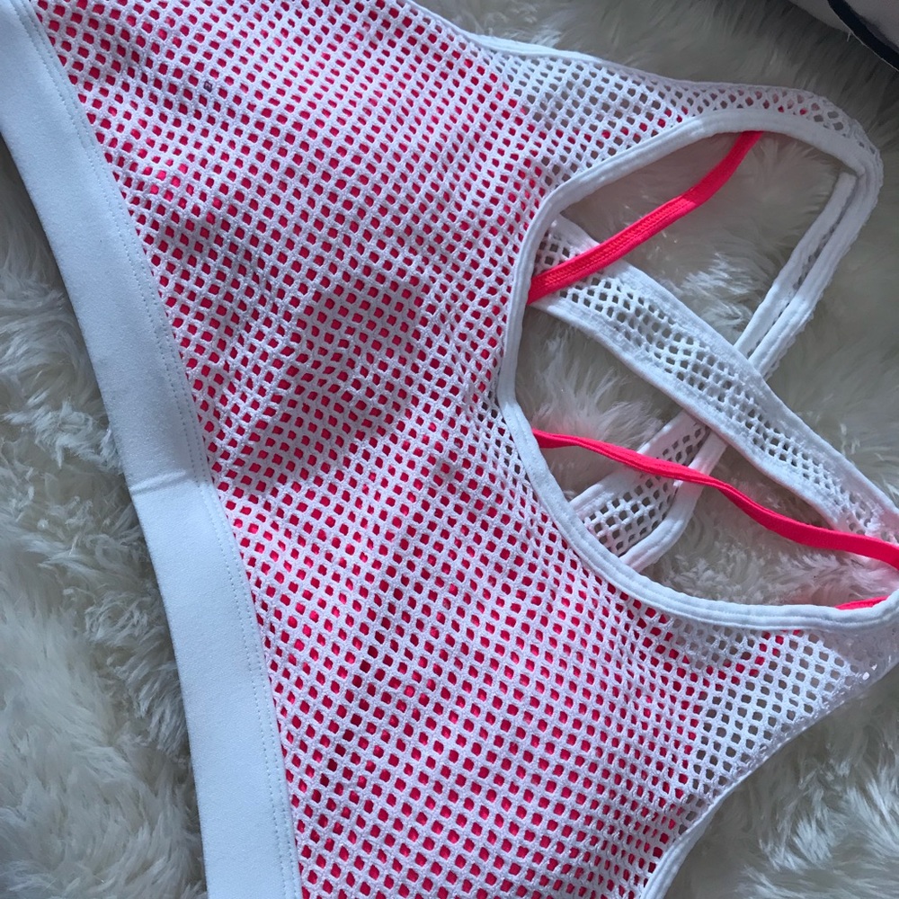 Women’s Fabletics mesh sports bra